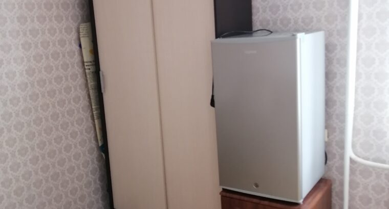 Комната 14 квадратов. На длительный срок. Коммунальные оплачиваются отдельно.
